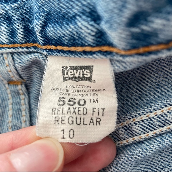 ❌SOLD❌Vintage Levi’s Relaxed Fit 550 Denim Shorts | Size 32” - Picture 5 of 5